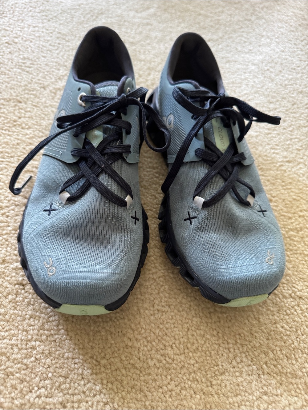On Cloudsurfer Knit Running Sneakers in Light Blue with Black Details Sz 6